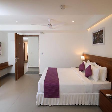 Lilac Hotel, 5Th Block Bangalore Exterior photo