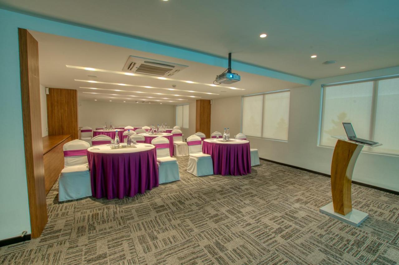 Lilac Hotel, 5Th Block Bangalore Exterior photo